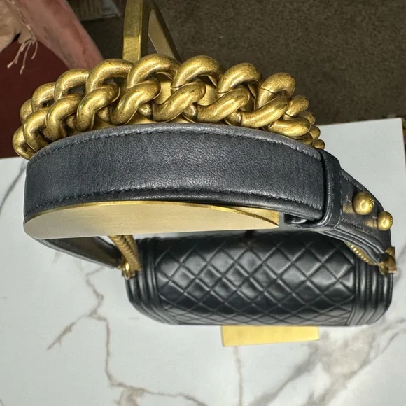 SOLD❌❌❌ Chanel Old Medium Boy Bag - Picture 9 of 17